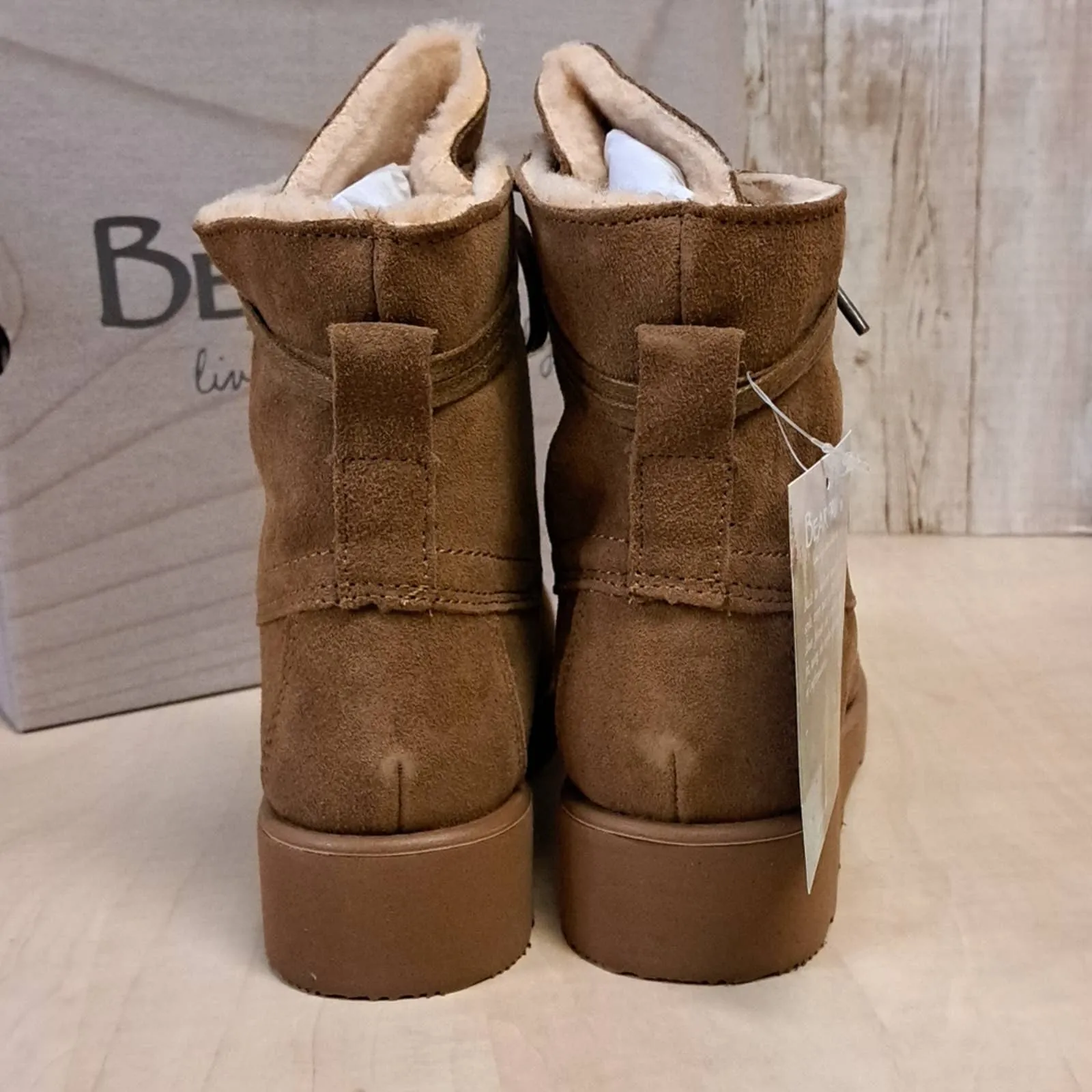 BEARPAW Krista Youth Boots in Hickory